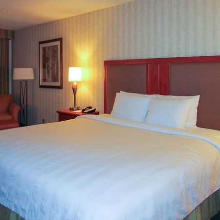 Radisson Hotel Lenexa Overland Park Екстер'єр фото