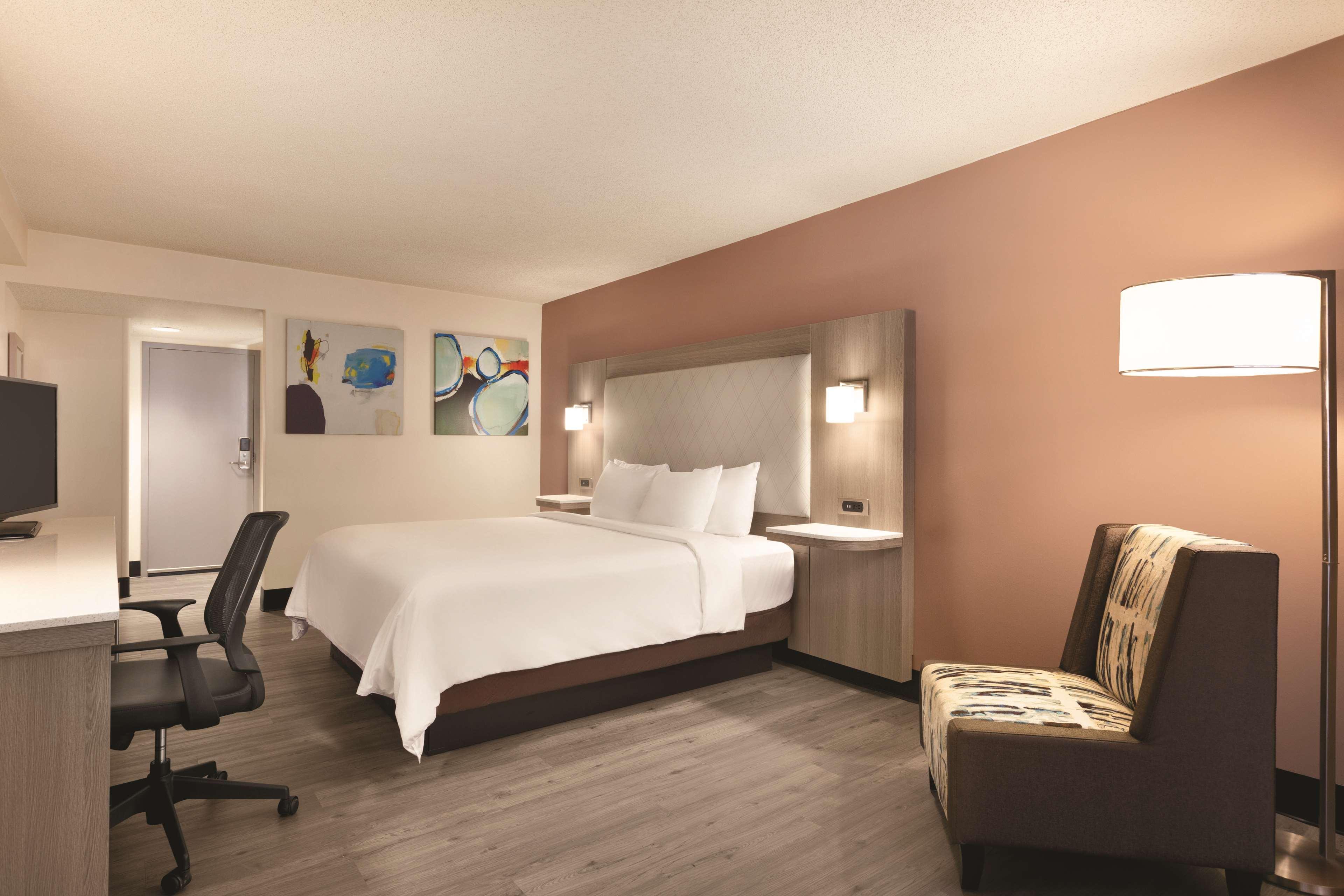 Radisson Hotel Lenexa Overland Park Екстер'єр фото