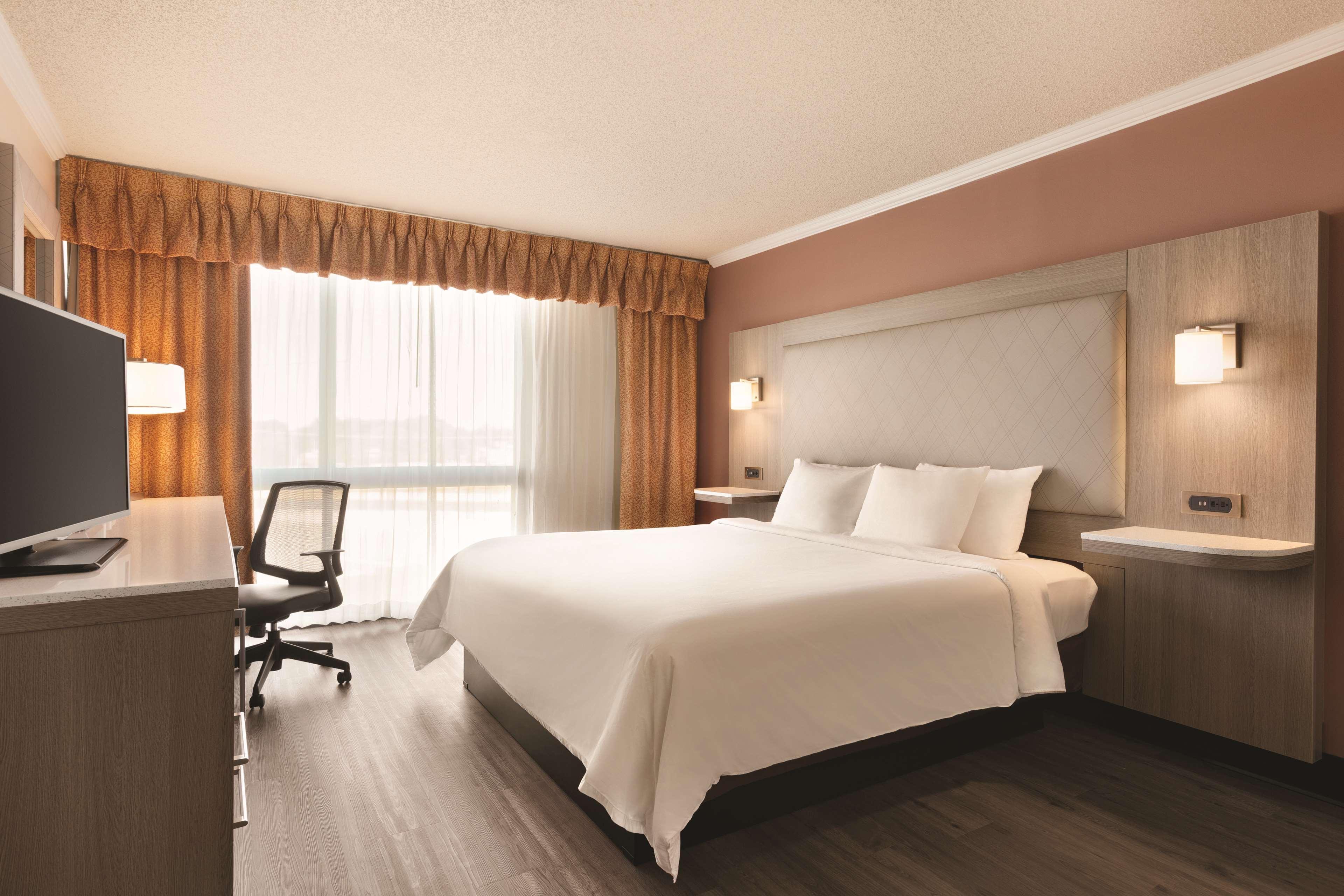 Radisson Hotel Lenexa Overland Park Екстер'єр фото