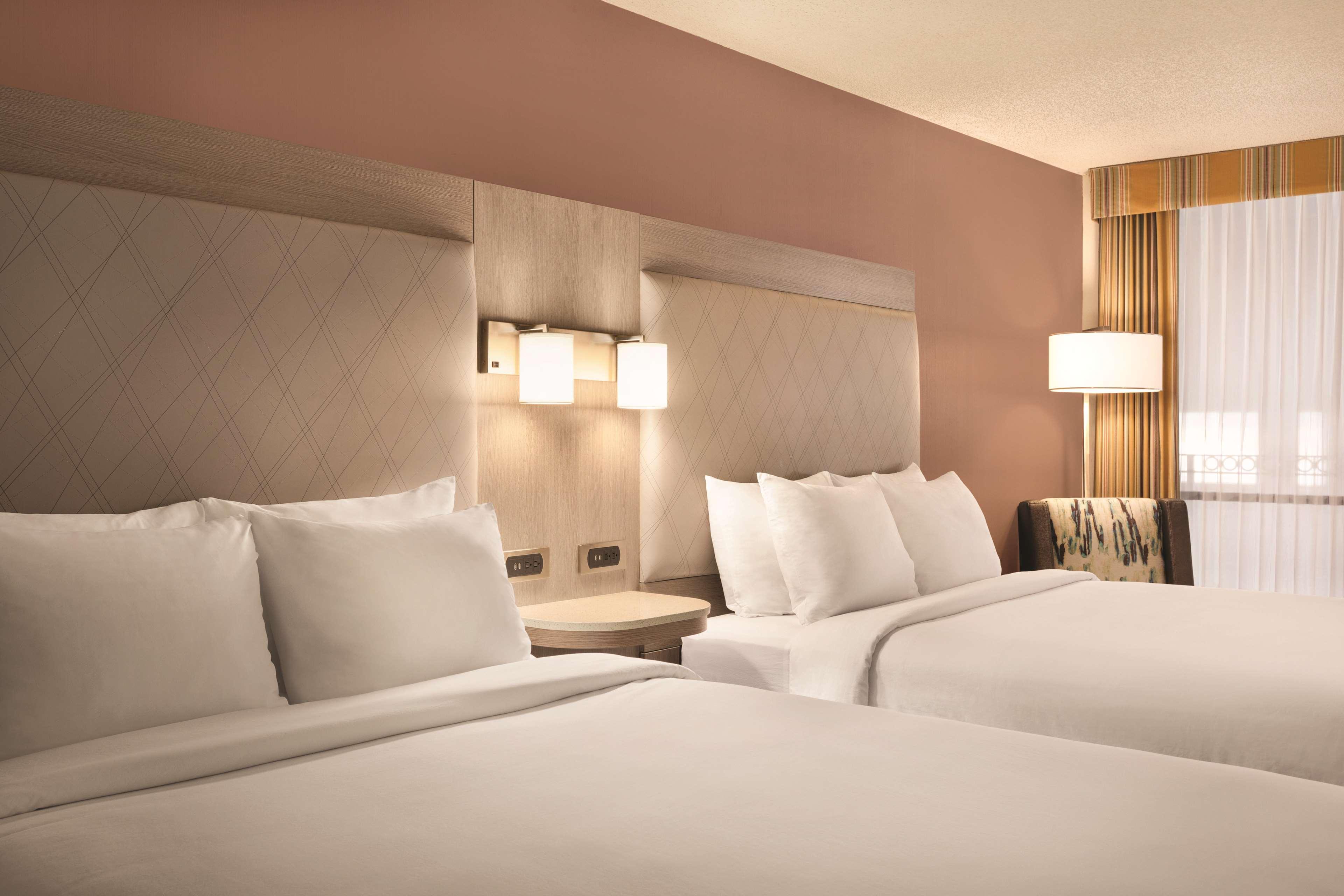 Radisson Hotel Lenexa Overland Park Екстер'єр фото