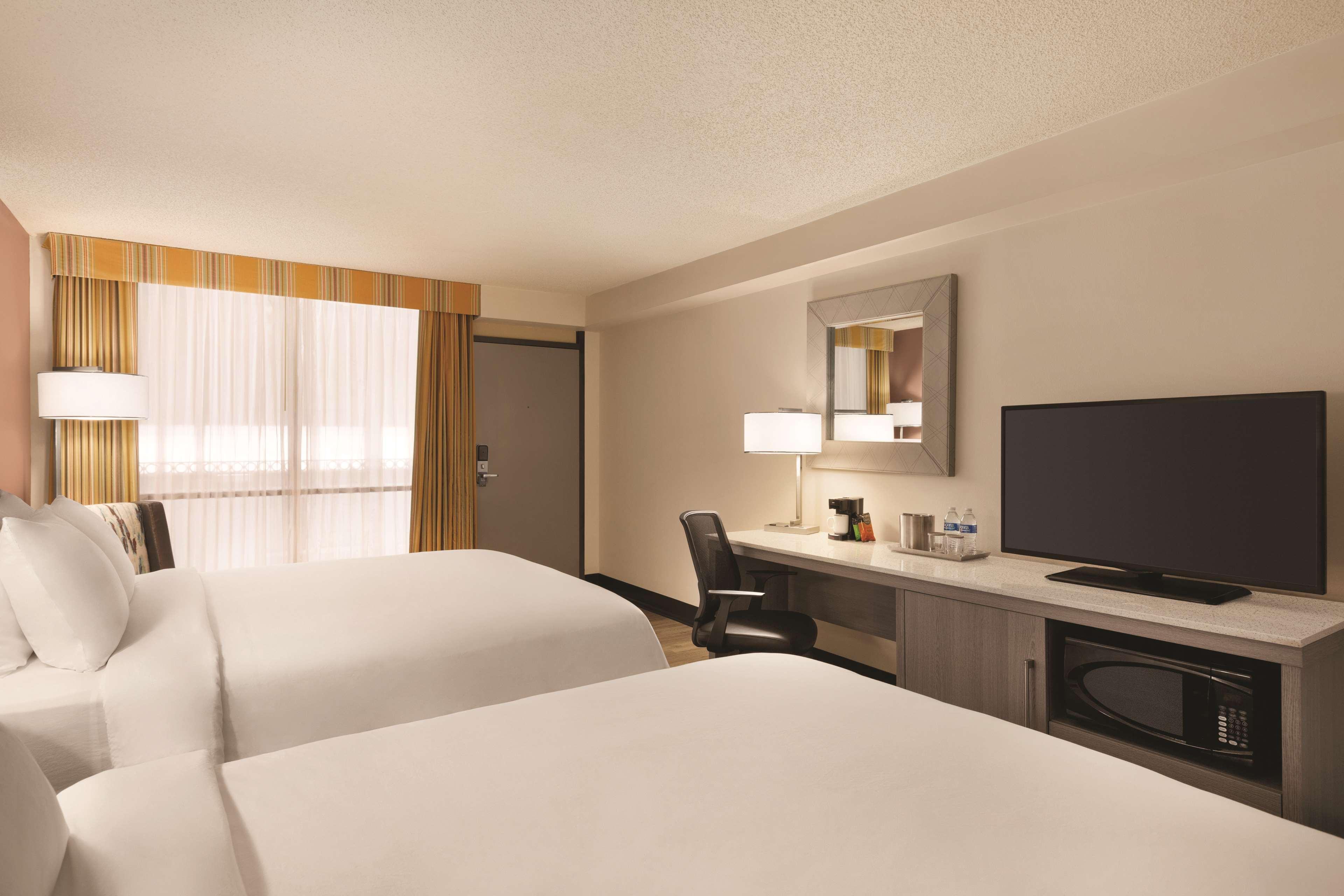 Radisson Hotel Lenexa Overland Park Екстер'єр фото