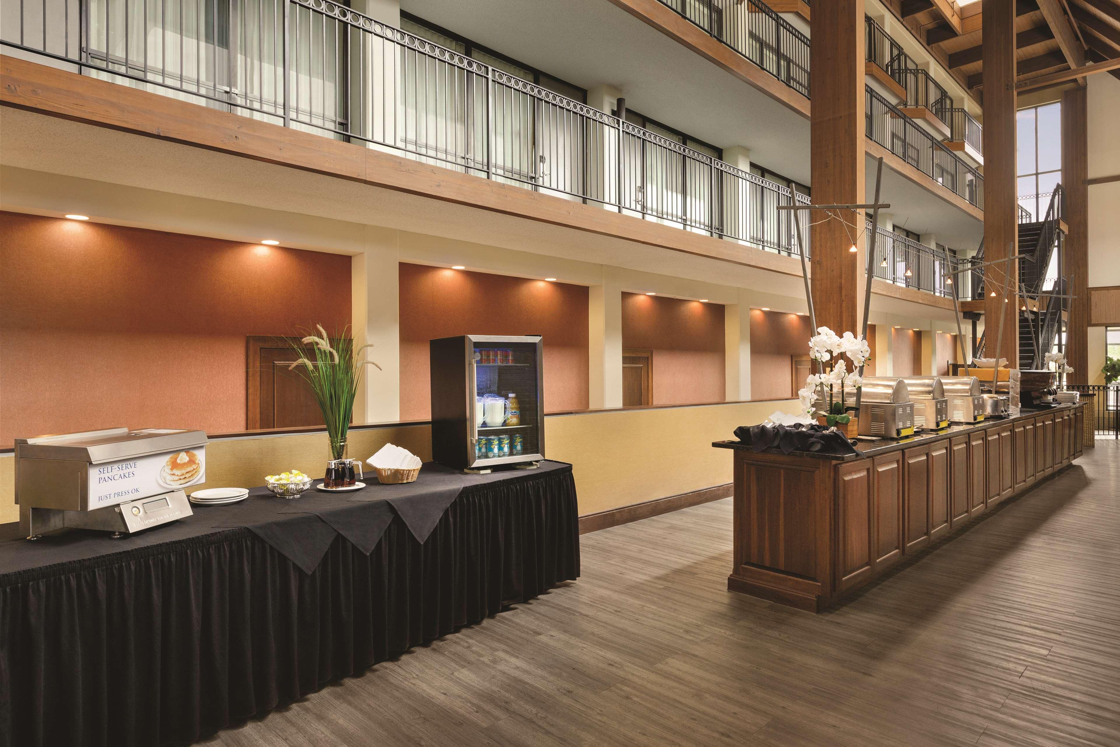 Radisson Hotel Lenexa Overland Park Екстер'єр фото