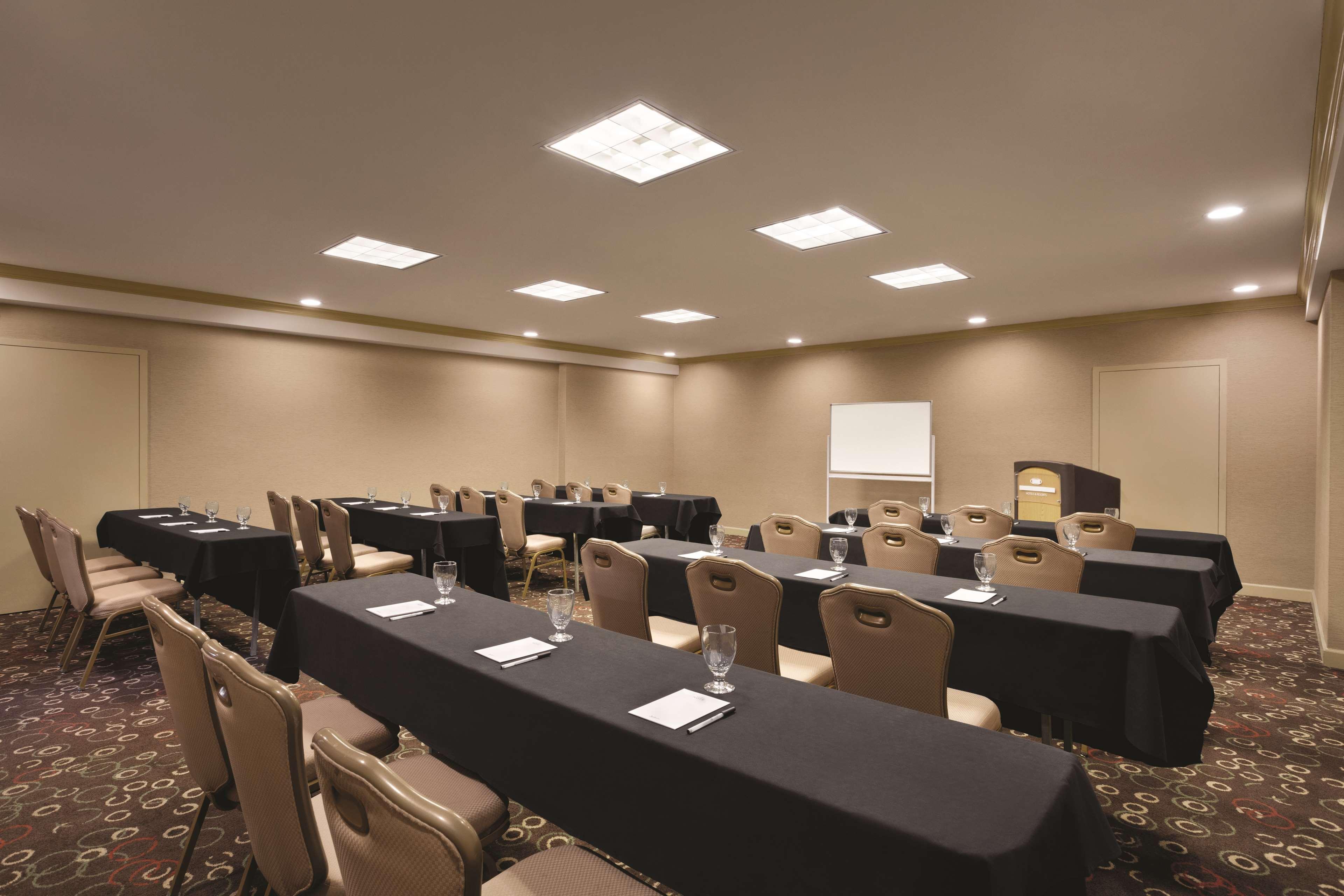 Radisson Hotel Lenexa Overland Park Екстер'єр фото