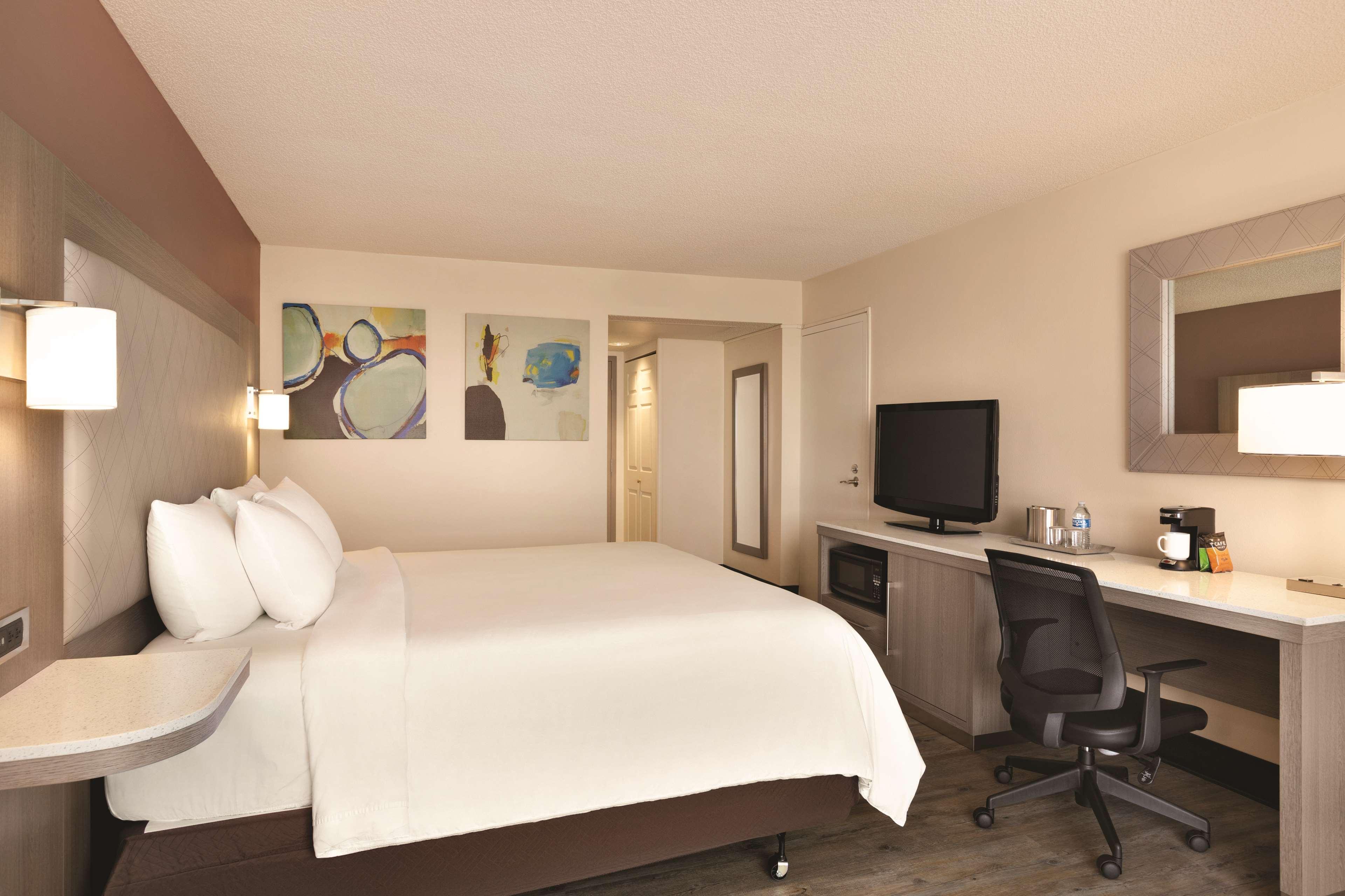 Radisson Hotel Lenexa Overland Park Екстер'єр фото