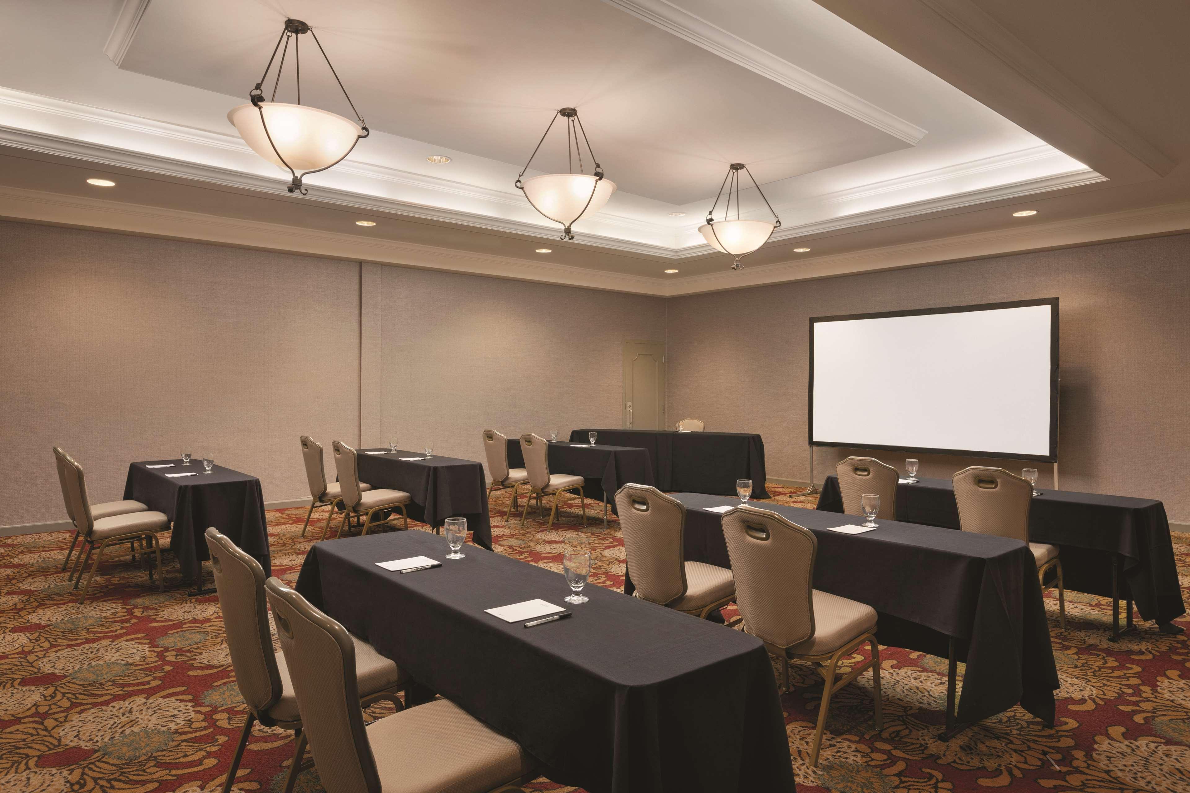 Radisson Hotel Lenexa Overland Park Екстер'єр фото