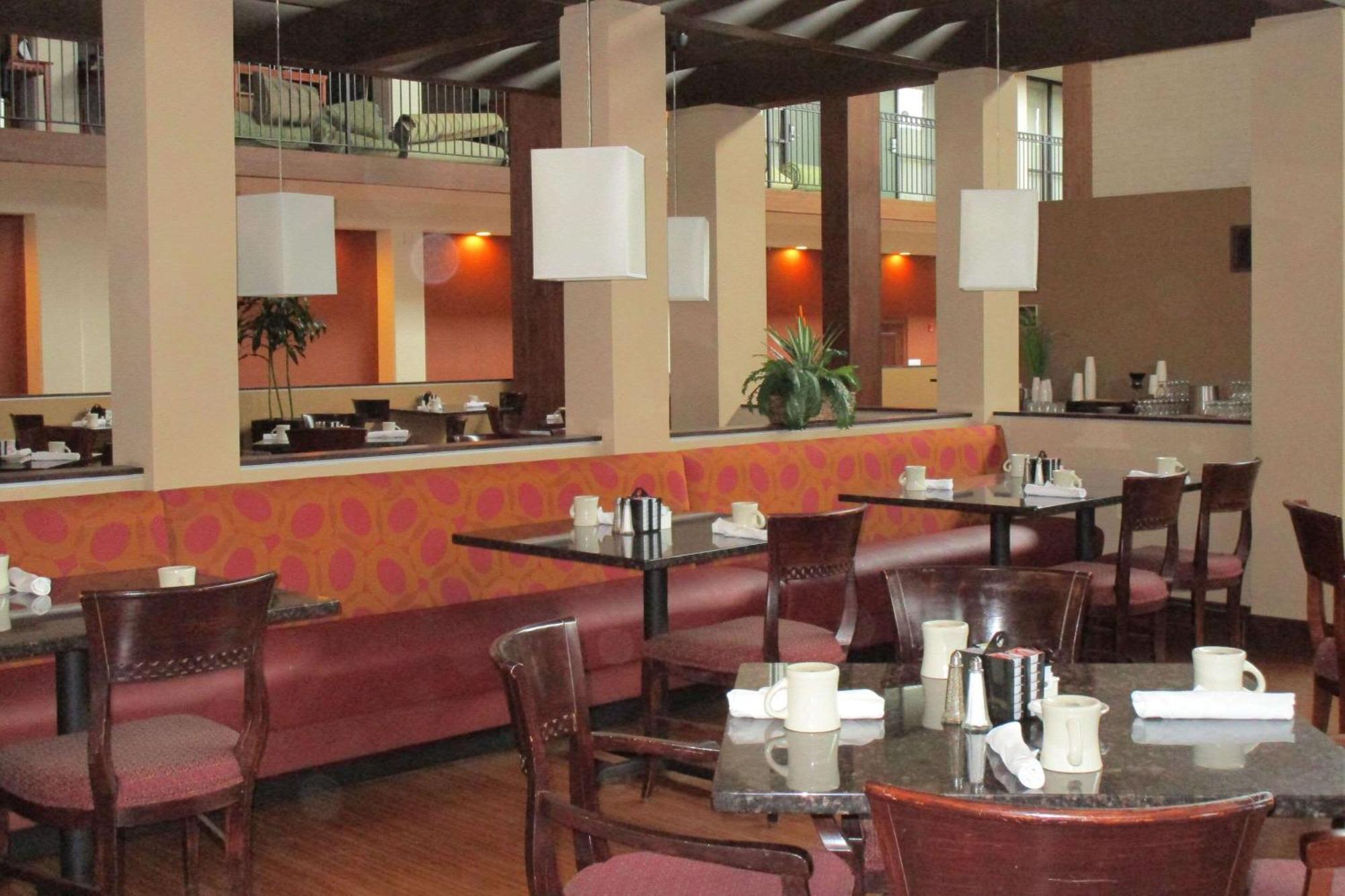 Radisson Hotel Lenexa Overland Park Екстер'єр фото