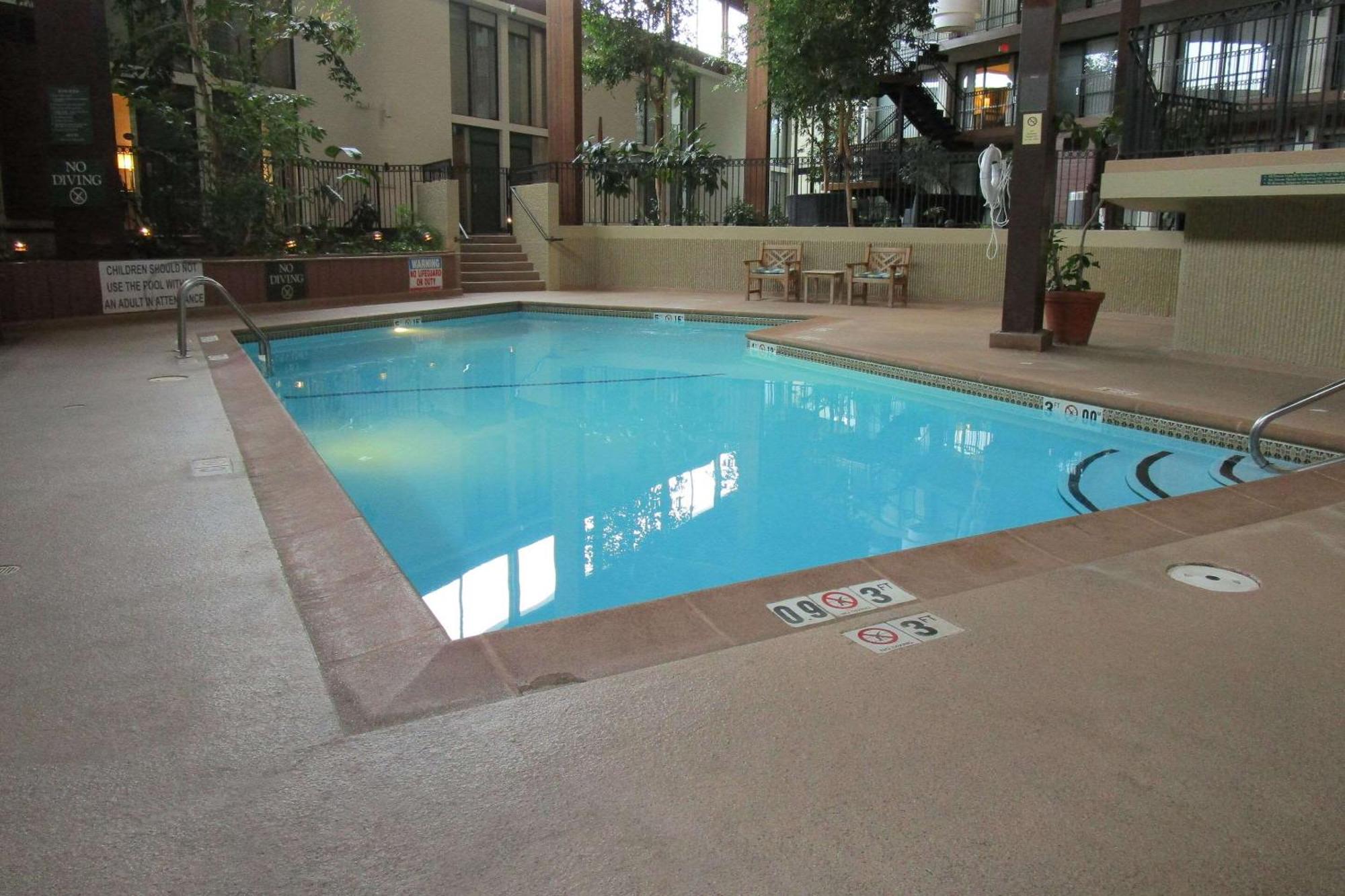 Radisson Hotel Lenexa Overland Park Екстер'єр фото