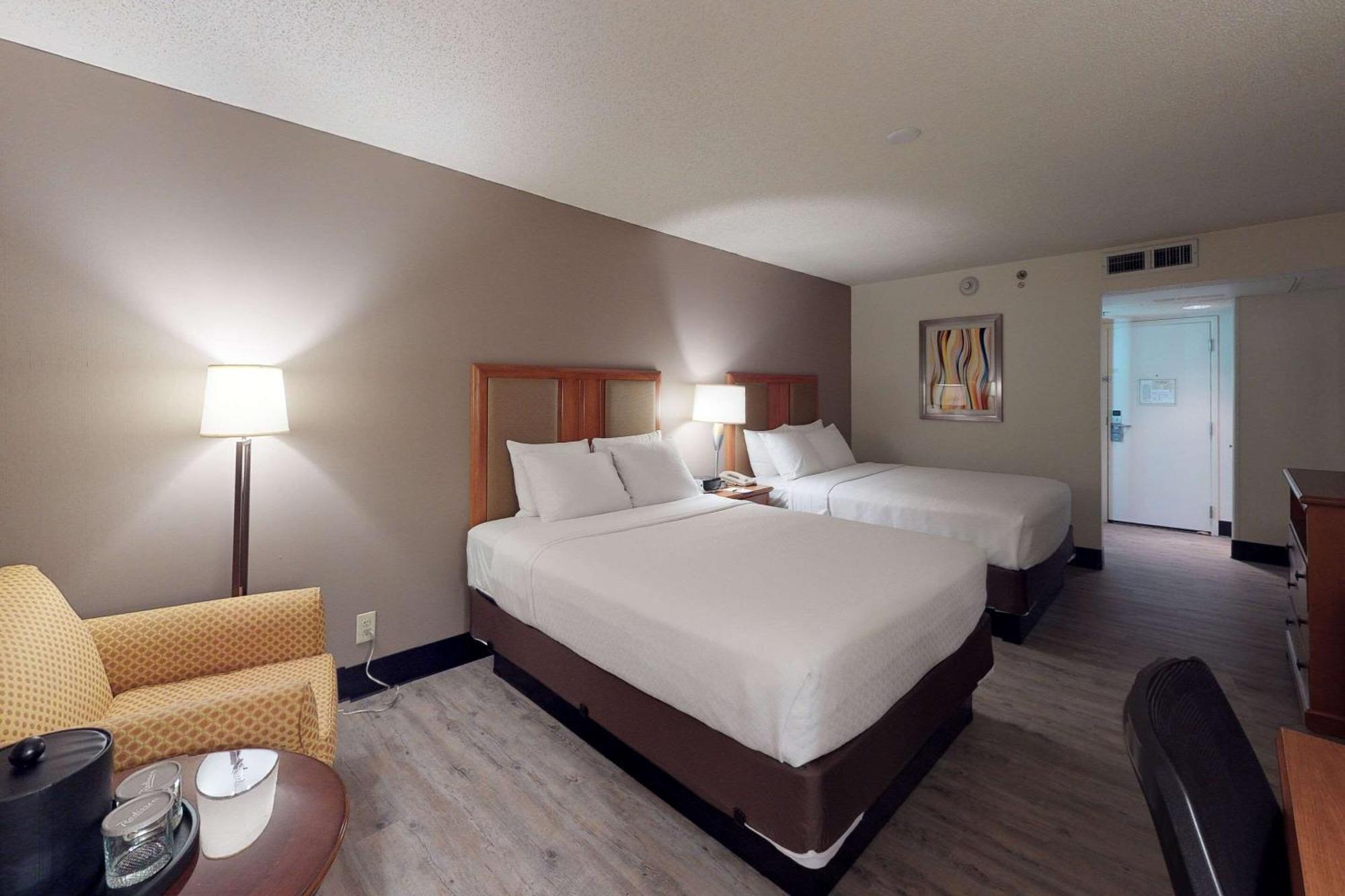 Radisson Hotel Lenexa Overland Park Екстер'єр фото