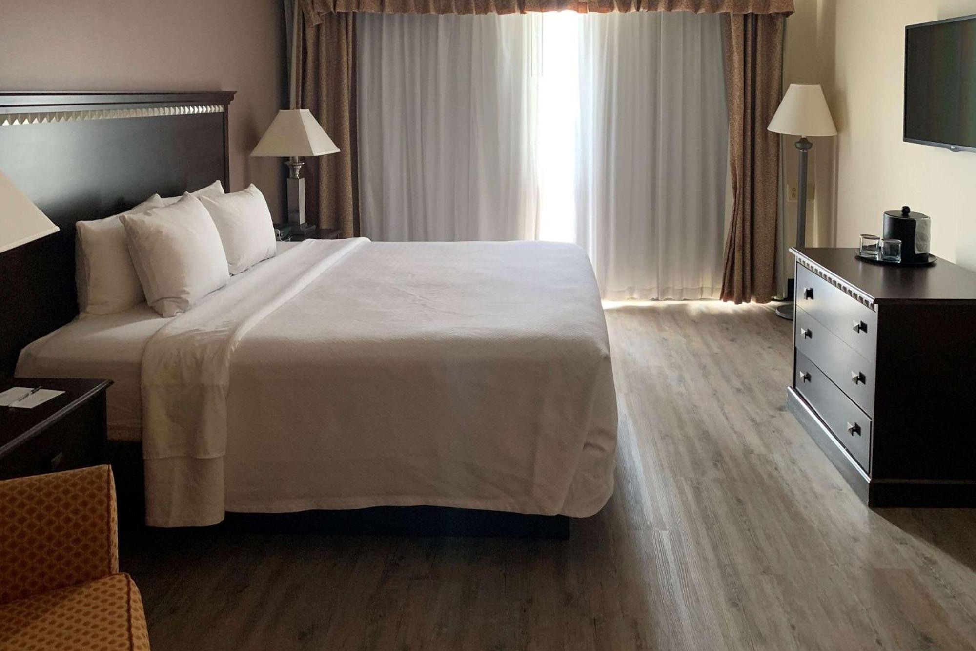 Radisson Hotel Lenexa Overland Park Екстер'єр фото