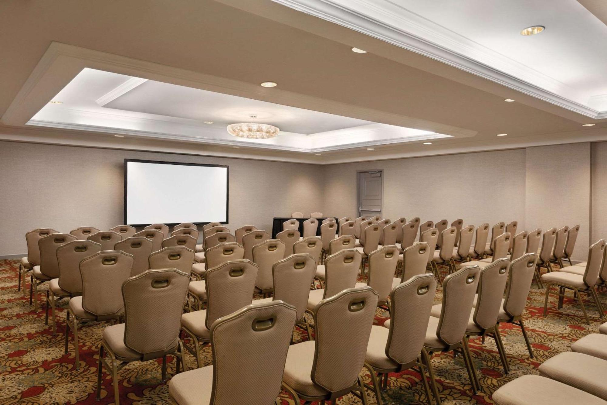 Radisson Hotel Lenexa Overland Park Екстер'єр фото