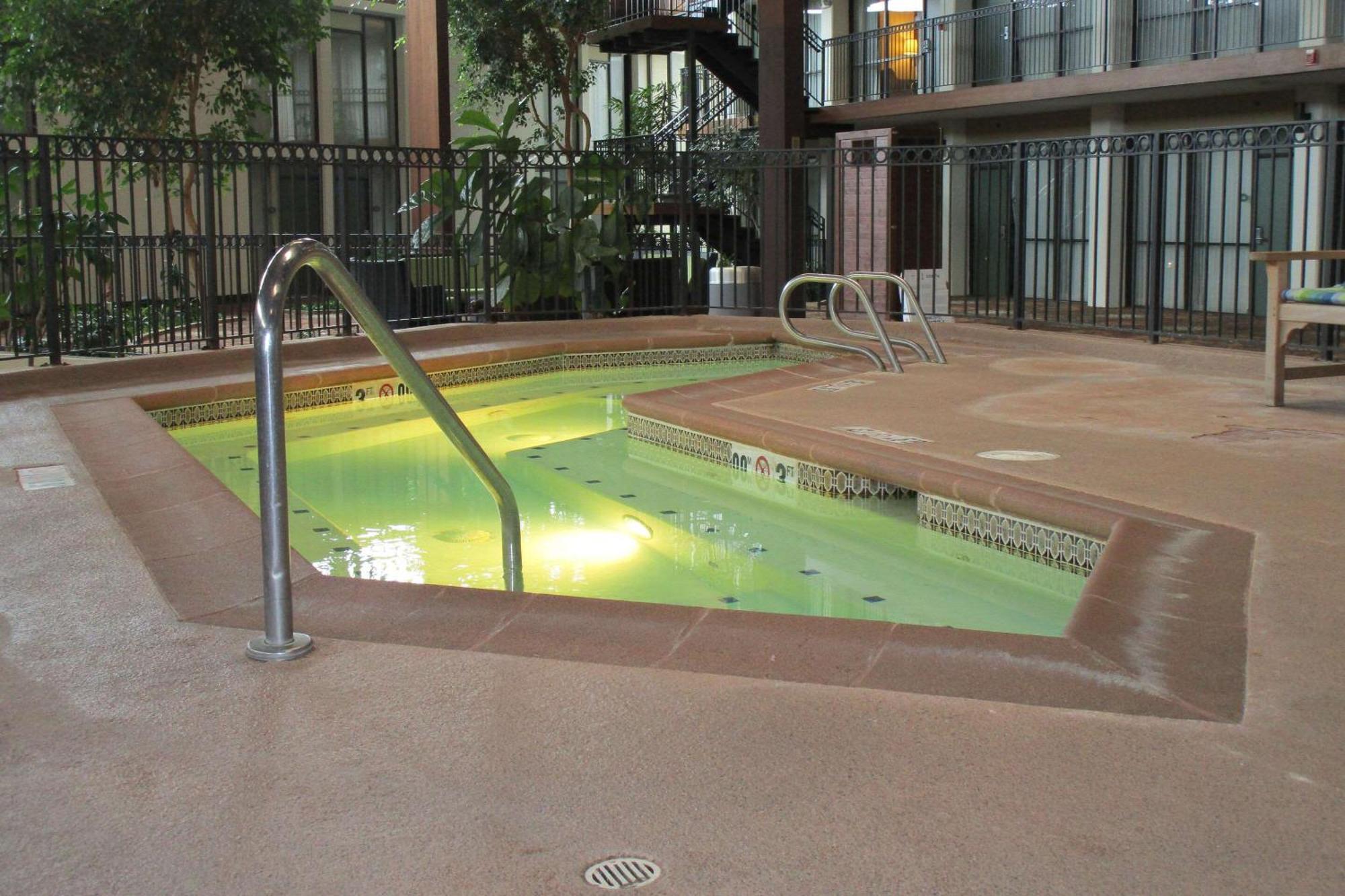 Radisson Hotel Lenexa Overland Park Екстер'єр фото
