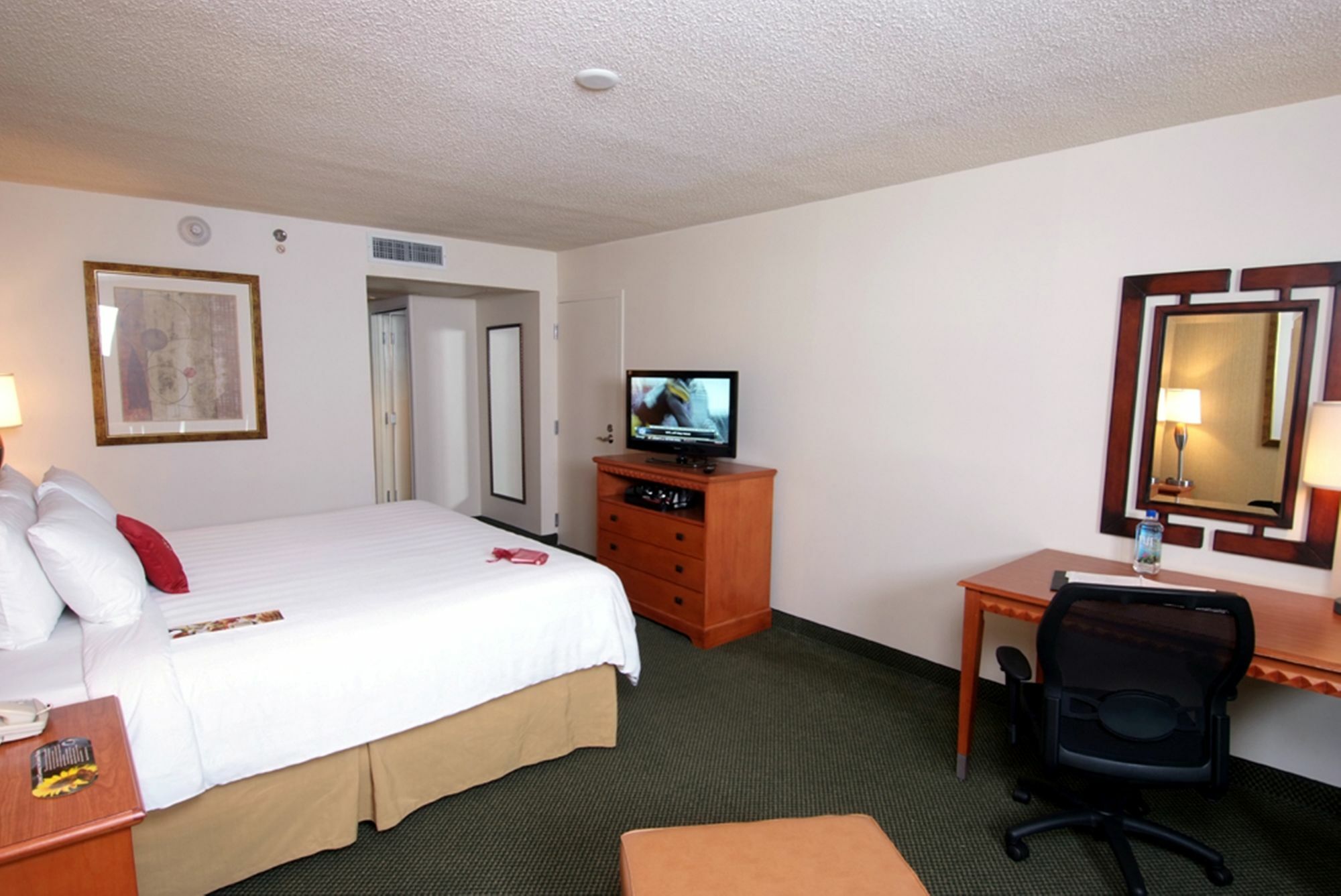 Radisson Hotel Lenexa Overland Park Екстер'єр фото