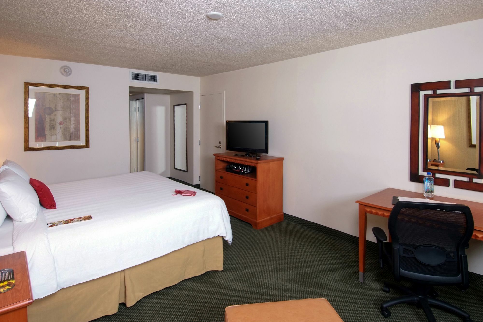 Radisson Hotel Lenexa Overland Park Екстер'єр фото